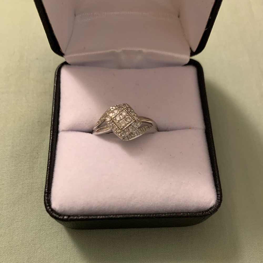 Beautiful ring. Gold